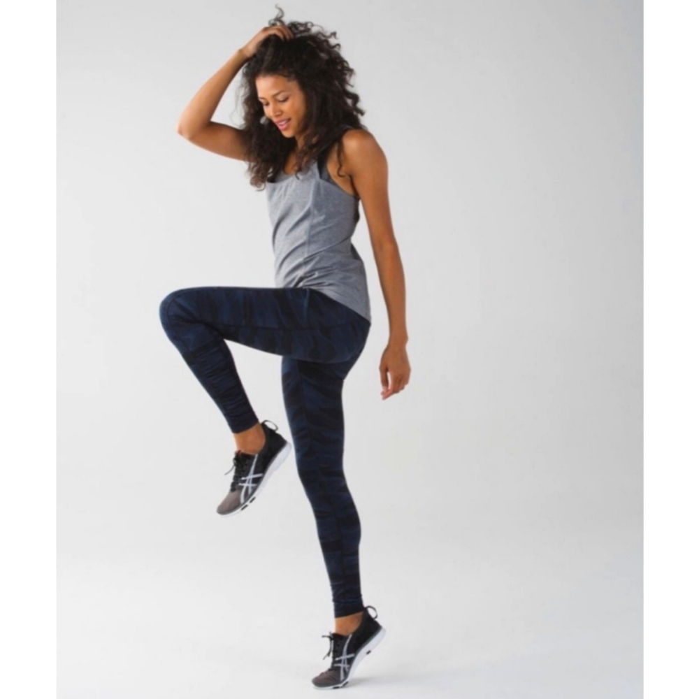 Lululemon speed wunder tight blue camo leggings size 4 athletic workout w/pocket